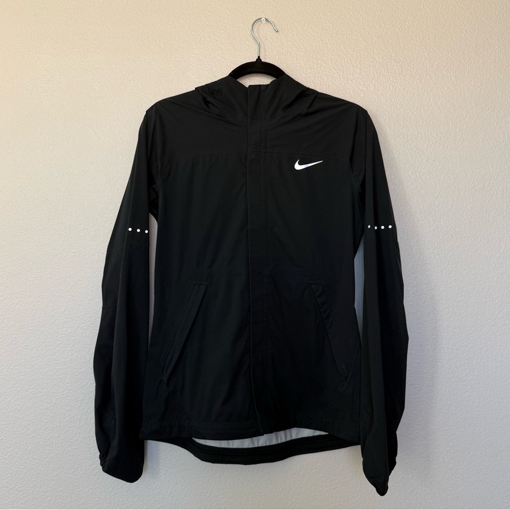 Nike Women’s Black Windbreaker